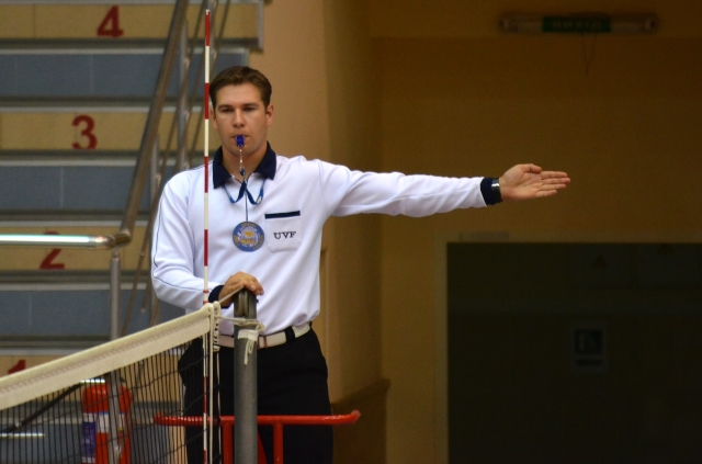 volleyball second referee hand signals